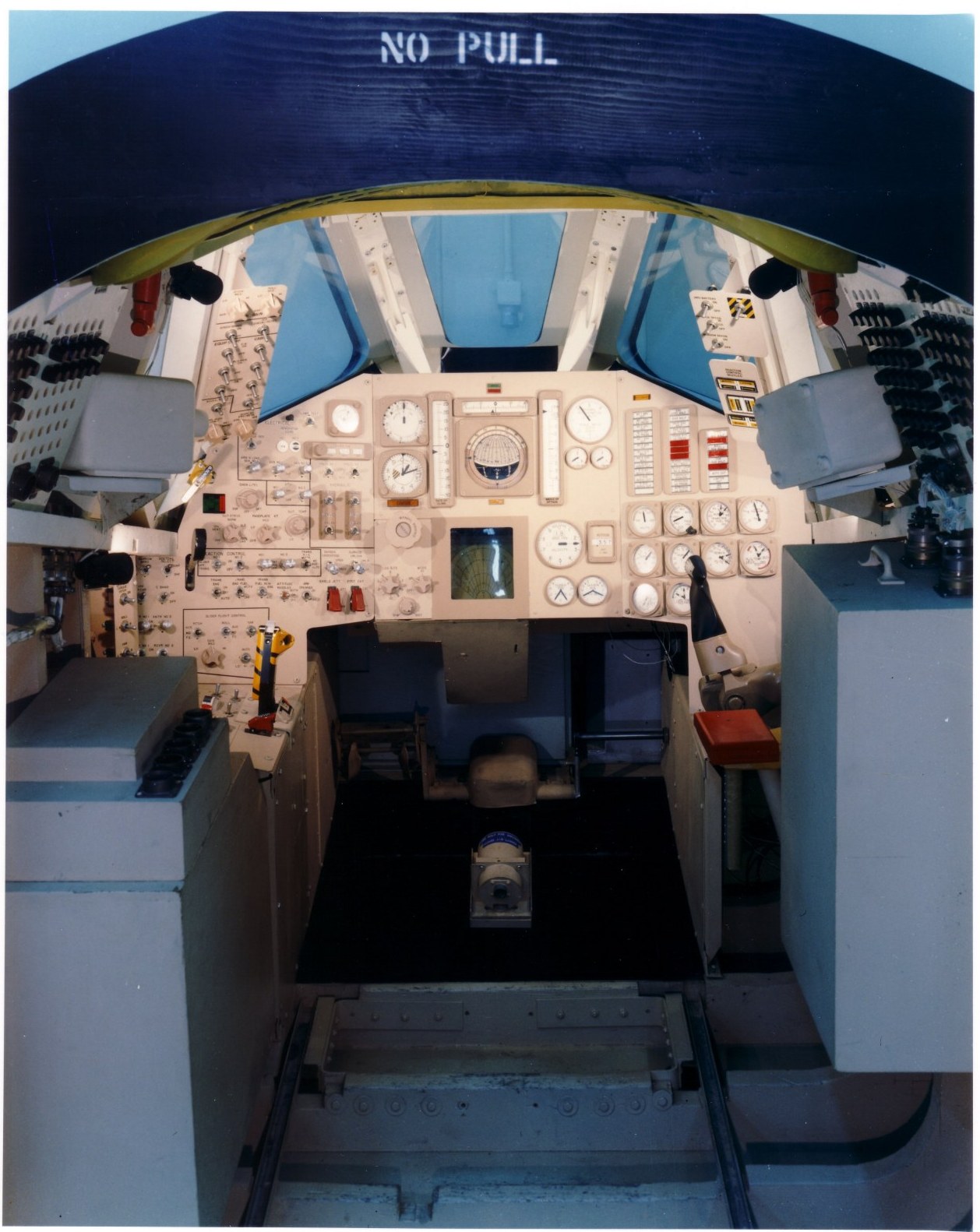ds-cockpit-1.jpg