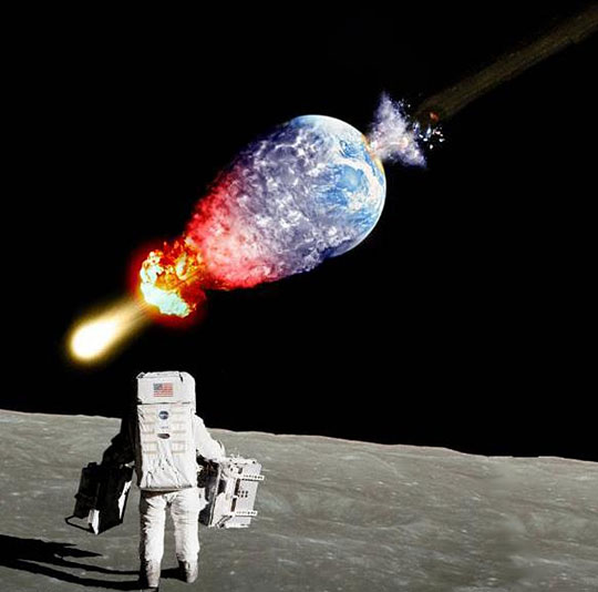 funny-astronaut-moon-Earth-destroyed.jpg